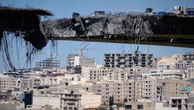 डेडलाईन संपण्याआधीच इराणवर हल्ले, शहरात ब्लॅकआऊट, रेल्वे नेटवर्क नष्ट.