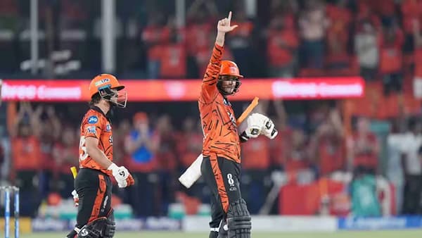 SRH vs DC: अभिषेक शर्माने शतकी खेळीसह एका झटक्यात मोडले इतके सारे विक्रम, काय ते जाणून घ्या