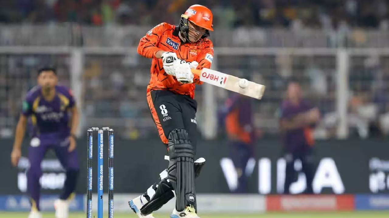 अभिषेक शर्माने टी20 क्रिकेटमध्ये 301 षटकार मारले असून दुसऱ्या स्थानावर आहे. तर सनरायझर्स हैदराबादसाठी 100 पेक्षा अधिक षटकार मारणारा पहिला भारतीय फलंदाज ठरला आहे. (Photo: BCCI/IPL)