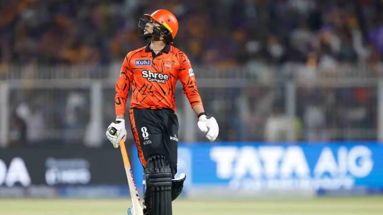 अभिषेक शर्माने टी20 क्रिकेट कारकि‍र्दीत 300 षटकार मारले आहे. टी20 फॉर्मेटमध्ये सलामीला येत 300 किंवा त्याहून अधिक षटकार दुसरा भारतीय सलामीवीर ठरला आहे. रोहित शर्मा या यादीत अव्वल स्थानी असून त्याने 330 षटकार मारलेत. (Photo: BCCI/IPL)