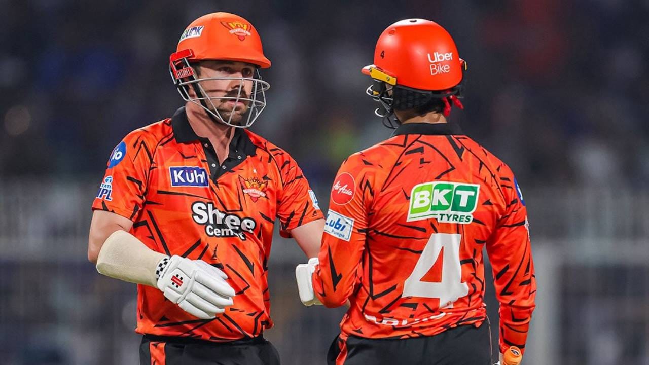 आयपीएल 2026 स्पर्धेत सनरायझर्स हैदराबाद संघाला पहिल्या पराभवाला सामोरं जावं लागलं. या सामन्यात अभिषेक शर्मा काही खास करू शकला नाही. पण कोलकाता नाईट रायडर्स विरूद्धच्या दुसऱ्या सामन्यात अभिषेक शर्माला सूर गवसला. (Photo: SRH Twitter)