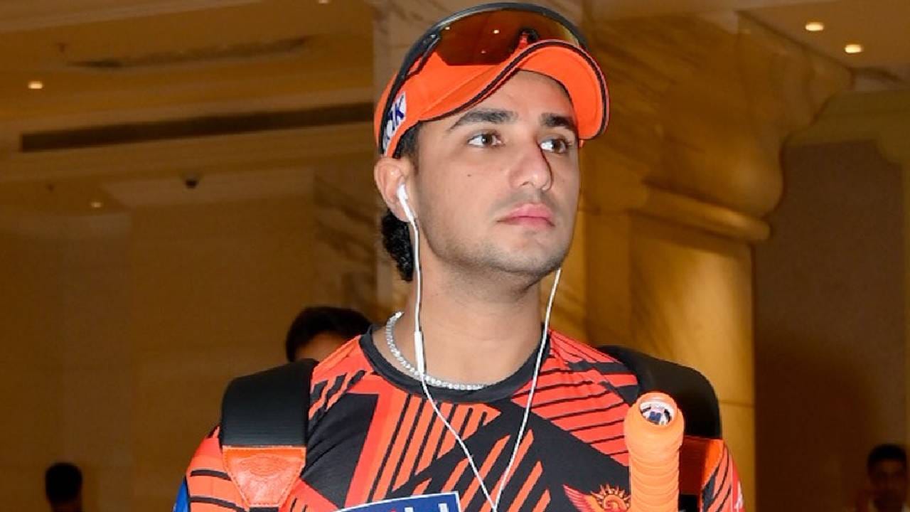 अभिषेक शर्मा टी20 क्रिकेट फॉर्मेटमध्ये वर्ष 2026 मध्ये सहाव्यांदा बाद झाला आहे. रोहित शर्मा 2018मध्ये सहा वेळा शून्यावर, तर 2024 मध्ये संजू सॅमसन सहा वेळा शून्यावर बाद झाला होता. (Photo: Sunrisers Hydrabad)