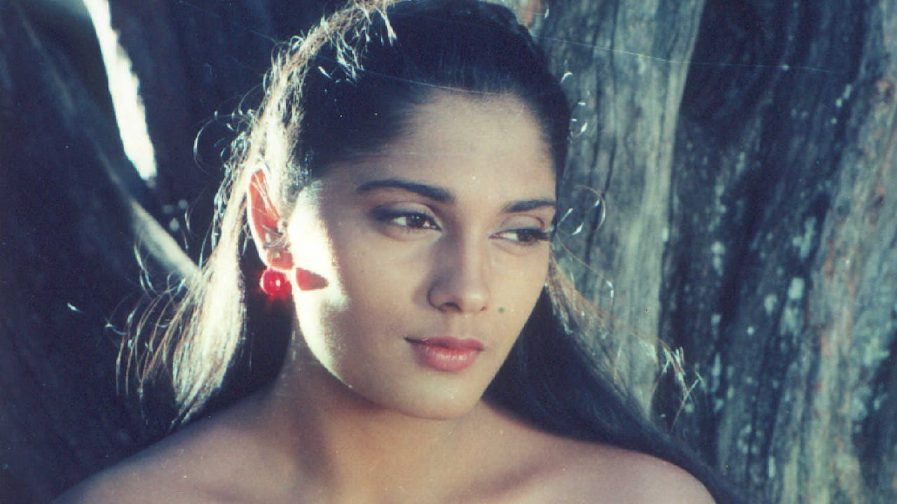 चित्रपटसृष्टीत अनेक कलाकार असे असतात ज्यांचा प्रवास नशिबाच्या जोरावर घडलेला असतो. 90 च्या दशकातील लोकप्रिय अभिनेत्री अनु अग्रवालने अलीकडेच तिच्या आयुष्यातील असाच एक अनुभव शेअर केला आहे. 