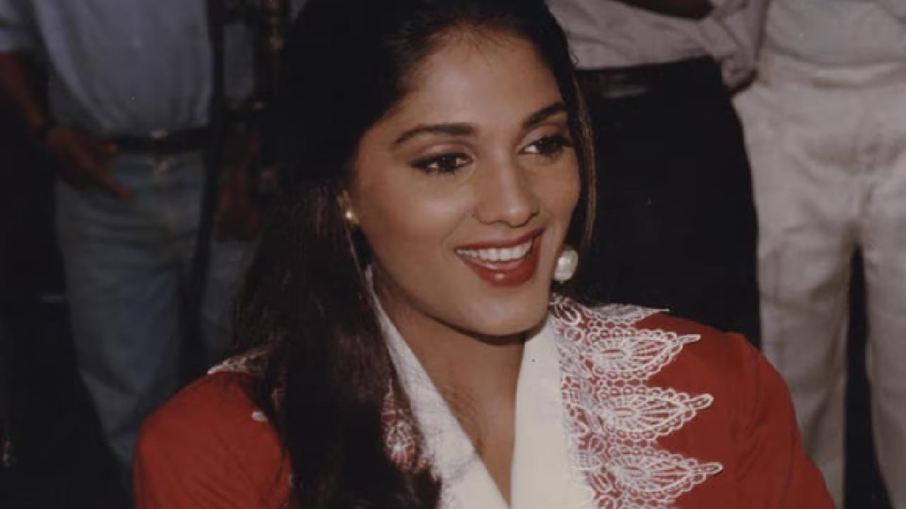 तिने सांगितले की, चित्रपटसृष्टीत येणे हा तिचा ठरवून घेतलेला निर्णय नव्हता तर तो एक योगायोग होता. अनु अग्रवालने इंस्टाग्रामवर एक फोटो शेअर केला, ज्यामध्ये ती आपल्या सहकलाकार राहुल रॉयसोबत दिसत आहे. या पोस्टसोबत तिने तिच्या करिअरच्या सुरुवातीच्या आठवणी आणि आशिकी या चित्रपटाशी संबंधित अनुभव शेअर केला आहे. 