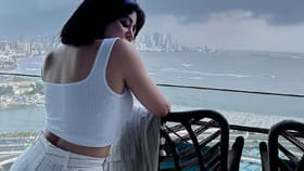 या अभिनेत्रीने 20 वर्षे मोठ्या अभिनेत्यासोबत केलेला रोमान्स, डबल....