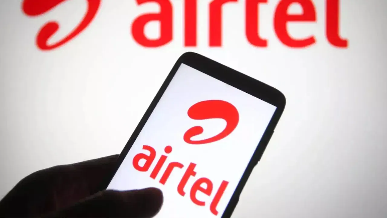 Airtel Rewards : या प्लॅनसोबत Airtel Rewards चा लाभही मिळतो. यात 12 महिन्यांसाठी Adobe Express Premium चे सब्सक्रिप्शन, स्पॅम कॉल आणि SMS अलर्ट तसेच फ्री हेलोट्यून्स यांचा समावेश आहे. वापरकर्ते दर 30 दिवसांनी नवीन हेलोट्यून सेट करू शकतात. 