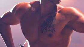 बाप गँगस्टर लेक थेट सुपरस्टार,57 वर्षीय हिरो स्क्रीनवर येताच शिट्ट्या.