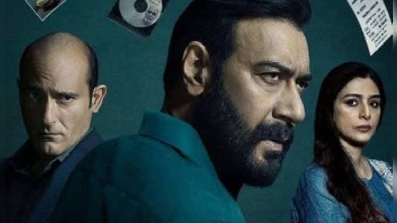 तुम्हाला माहिती आहे का की अजय देवगन यांचे वडील वीरू देवगन एक गँगस्टर होते? अभिनेत्याने काही काळापूर्वी एका मुलाखतीत आपल्या वडिलांबद्दल सांगताना म्हटले की, त्यांचे आयुष्य नेहमीच सोपे नव्हते. लहान वयातच ते घर सोडून पळून गेले आणि बिना पैशांचे मुंबईत आले. वडिलांकडे पैसे किंवा राहण्याची जागा नसल्याने त्यांना तुरुंगात जावे लागले. त्यानंतर एका व्यक्तीने त्यांना आपल्या घरी राहण्याची आणि गाड्या धुण्याची नोकरी दिली. अनेक छोट्या-मोठ्या कामांनंतर एक दिवस ते सायन-कोळीवाडा भागात गेले. तेथील गल्ल्यांचा त्यांच्याशी संबंध आला. त्यानंतर ते एक गँगस्टर बनले.