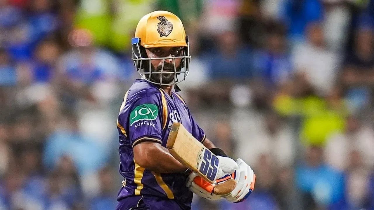 केकेआरने राजस्थानला पराभूत करत विजयाचं खातं उघडलं. अजिंक्य या सामन्यात बॅटिंगने योगदान देण्यात अपयशी ठरला. अजिंक्य राजस्थानसमोर 2 चेंडू खेळून झिरोवर आऊट झाला. (Photo Credit: PTI)