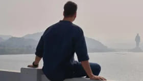 2700 कोटींचा मालक, पण मुलगा करतोय 4500 रुपयांची नोकरी, कोण आहे तो?.