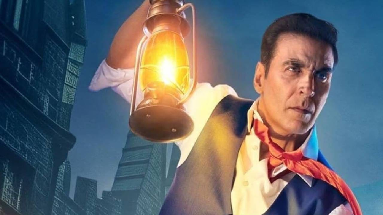 'कोइमोइ डॉट कॉम'ने दिलेल्या वृत्तानुसार अक्षय कुमारने या चित्रपटासाठी त्याच्या मानधनात 28.5 टक्क्यांची कपात केली आहे. 'जॉली एलएलबी 3'साठी अक्षयने 70 कोटी रुपये मानधन स्वीकारलं होतं. तर आता 'भूत बंगला'साठी त्याला फक्त 50 कोटी रुपये मिळाले आहेत. असं असूनही तो चित्रपटातील सर्वांत महागडा कलाकार ठरला आहे. 
