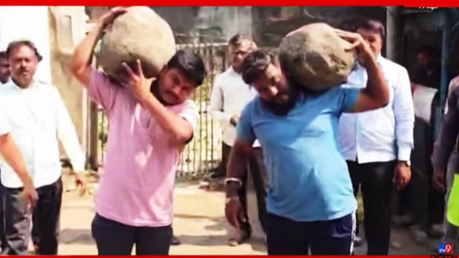 सालदार निवडीची अनोखी परंपरा, दगड उचलून ठरते वर्षभराच 'पॅकेज'