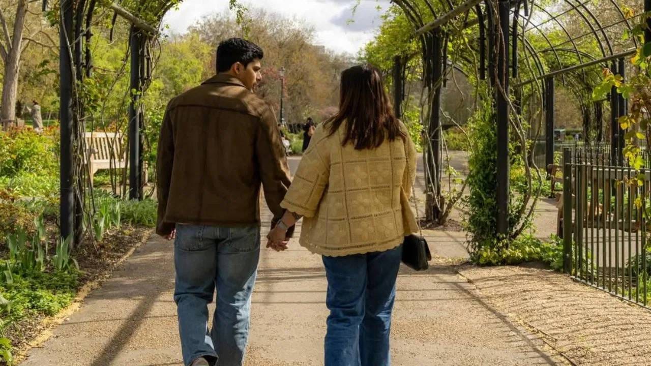 शाहीन भट्टचा होणारा नवरा ईशान मेहरा स्पोर्ट्स आणि फिटनेस कोच आहे. सोशल मीडियावर ईशान खूप एक्टिव आहे. अकाऊंट बद्दल बोलायचं झाल्यास तो जीमशी रिलेटेड पोस्ट जास्त शेअर करत असतो. 