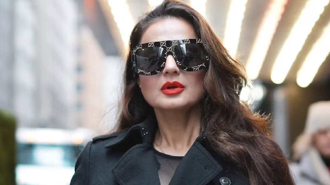 आजही या निर्णयाबद्दल तिला खंत वाटते. ती म्हणाली, तो खूप सुंदर चित्रपट होता. त्याची कथा आणि गाणी मला खूप आवडली होती. ही संधी गमावणे माझ्यासाठी नुकसानच ठरले.