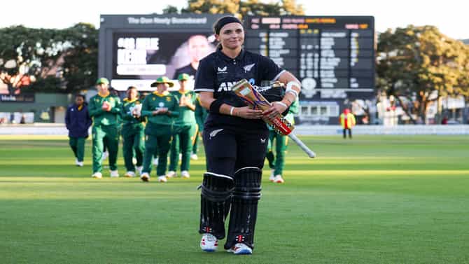 NZ vs SA : अमेलिया केरची विक्रमी खेळी, न्यूझीलंडकडून 347 धावांचा यशस्वी पाठलाग, भारताचा वर्ल्ड रेकॉर्ड ब्रेक