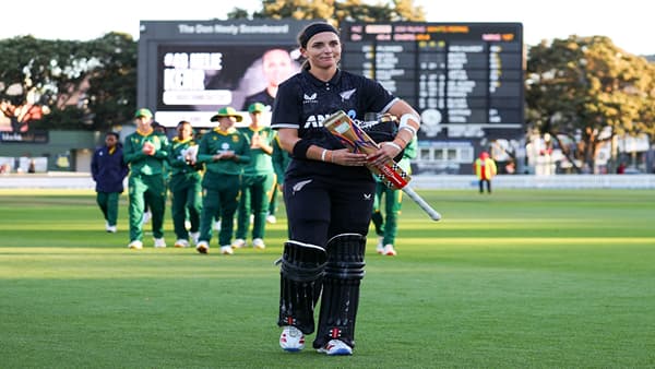 NZ vs SA : अमेलिया केरची विक्रमी खेळी, न्यूझीलंडकडून 347 धावांचा यशस्वी पाठलाग, भारताचा वर्ल्ड रेकॉर्ड ब्रेक