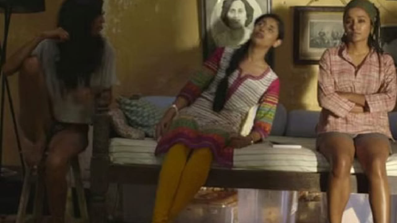 यानंतर 'एंग्री इंडियन गॉडेस' या चित्रपटाचाही उल्लेख करावा लागेल. या चित्रपटाचा ट्रेलर रिलीज होताच त्याला विरोध सुरू झाला. सेन्सॉर बोर्डाने अनेक दृश्यांवर आक्षेप घेत कट करण्याचे आदेश दिले. यानंतर निर्मात्यांनी चित्रपट थिएटरमध्ये प्रदर्शित न करण्याचा निर्णय घेतला. हा चित्रपटही ओटीटी प्लॅटफॉर्मवर उपलब्ध आहे.