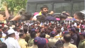 छत्रपती शिवरायांच्या पुतळ्यावरून तणाव, प्राध्यापक हाकेंचा ठिय्या.