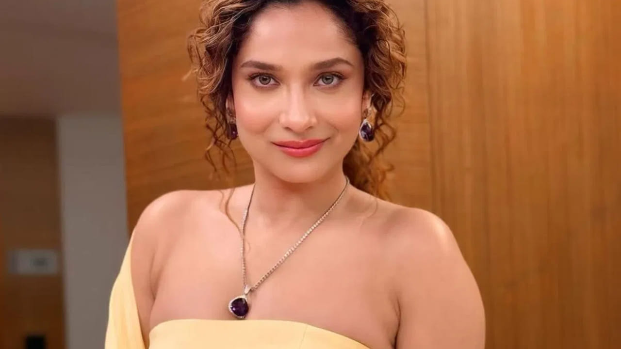 श्वेता तिवारी हिने 1998 मध्ये ‘कलीरें’ या मालिकेतून करिअरची सुरुवात केली. तर अंकिता लोखंडे हिने 2006 मध्ये ‘इंडियाज बेस्ट सिनेस्टार्स की खोज’ या टॅलेंट हंट शोमधून इंडस्ट्रीत पाऊल ठेवलं.