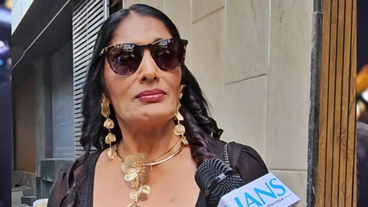 शस्त्रक्रिया करूनही तिच्या चेहऱ्यात मोठा बदल झाला. अपघातानंतर बरी झाल्यावर अनु अग्रवालने चित्रपटसृष्टीपासून पूर्णपणे दूर जाण्याचा निर्णय घेतला. तिने योग शिक्षक म्हणून नवे आयुष्य सुरू केले. आज ती योग आणि आरोग्यदायी जीवनशैलीचा प्रसार करत आहे.