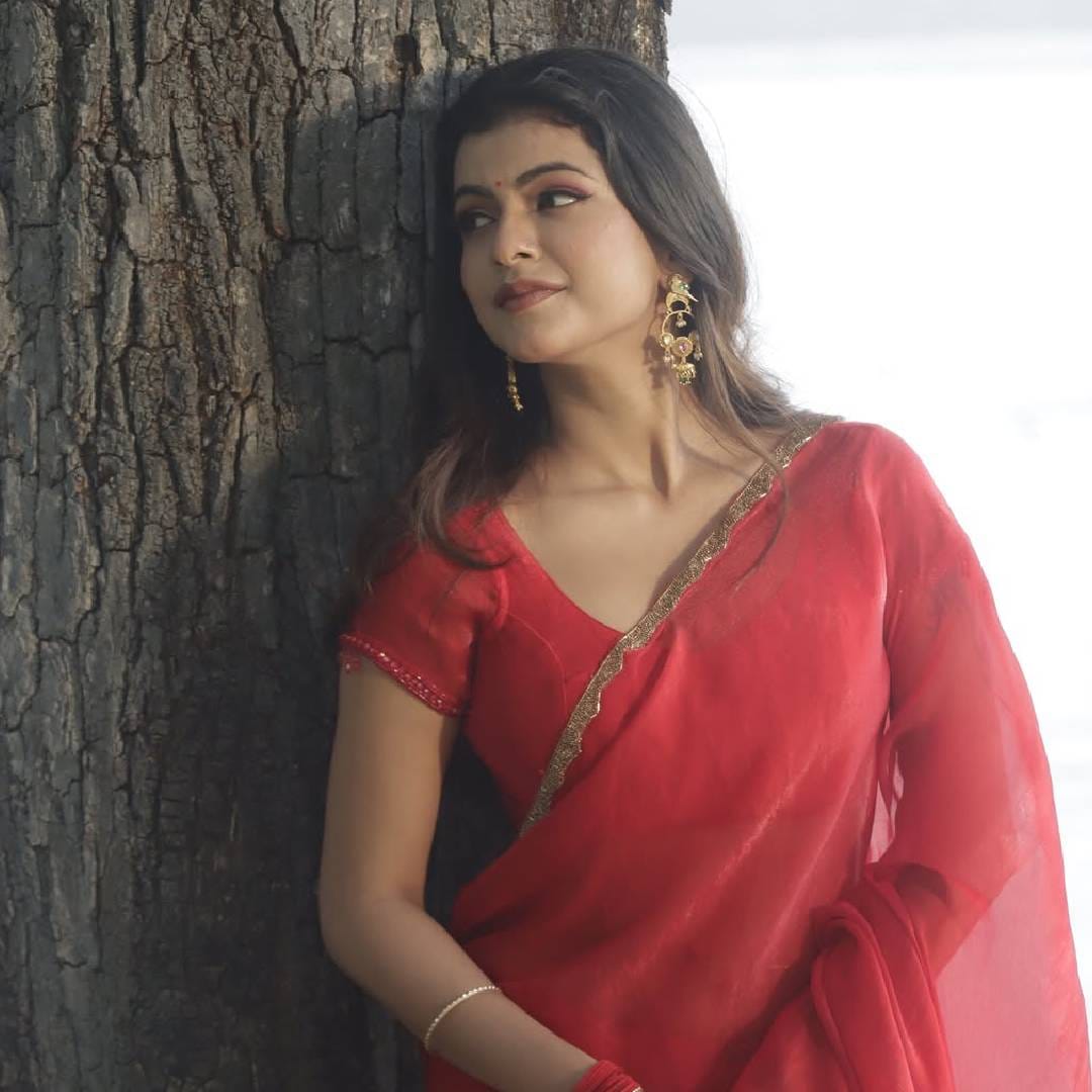 अनुश्रीच्या नावाची पाटी काढताना विशाल म्हणाला खूप छान खेळलीस. बिग बॉसच्या घरात विशाल आणि अनुश्री यांच्यात खूप चांगली मैत्री जमली होती. त्यामुळे अनुश्री घराबाहेर गेल्याचं कळताच विशालला खूप दु:ख झालं. 
