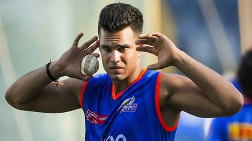 Arjun Tendulkar : तुझे क्रिकेटर मित्र किती? अर्जुन तेंडुलकरच उत्तर ऐकून आश्चर्य वाटेल, टीकेचा काय परिणाम होतो यावरही बोलला VIDEO