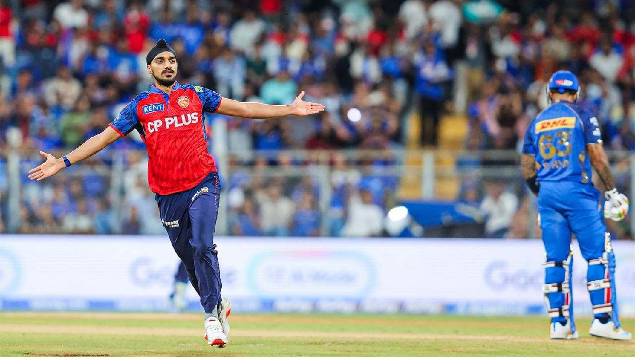 IPL 2026, MI vs PBKS: अर्शदीप सिंगची मुंबई इंडियन्सविरुद्ध शतकी खेळी, तिसऱ्या षटकात नोंदवला विक्रम IPL 2026, MI vs PBKS: अर्शदीप सिंगची मुंबई इंडियन्सविरुद्ध शतकी खेळी, तिसऱ्या षटकात नोंदवला विक्रम