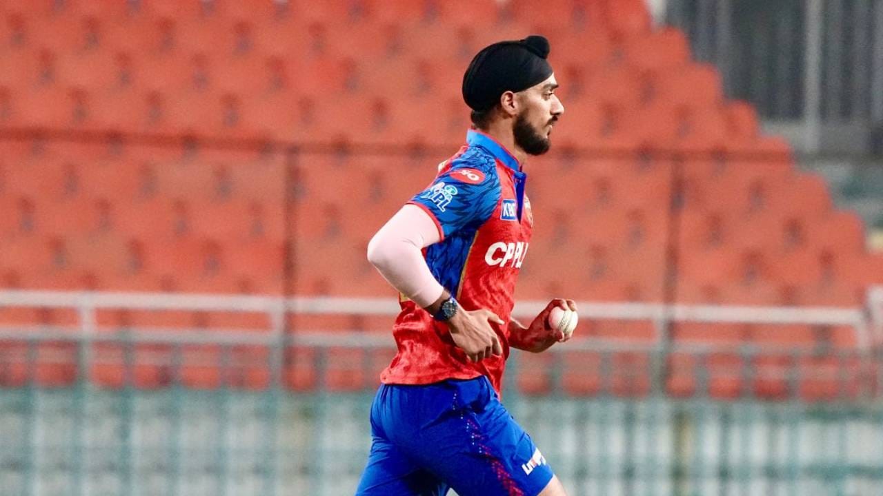 अर्शदीप सिंगने  2019 मध्ये आयपीएलमध्ये पदार्पण केले आणि तेव्हापासून पंजाब किंग्स फ्रँचायझीसोबत आहे. त्याचा फ्रँचायझीसाठी आपला सलग आठवा हंगाम आहे. त्याने 83 डावांमध्ये 27.35 च्या सरासरीने 9.03  च्या इकॉनॉमीने आणि 18.1 च्या स्ट्राइक रेटने 97 बळी घेतले आहेत. (Photo- Punjab Kings Twitter)