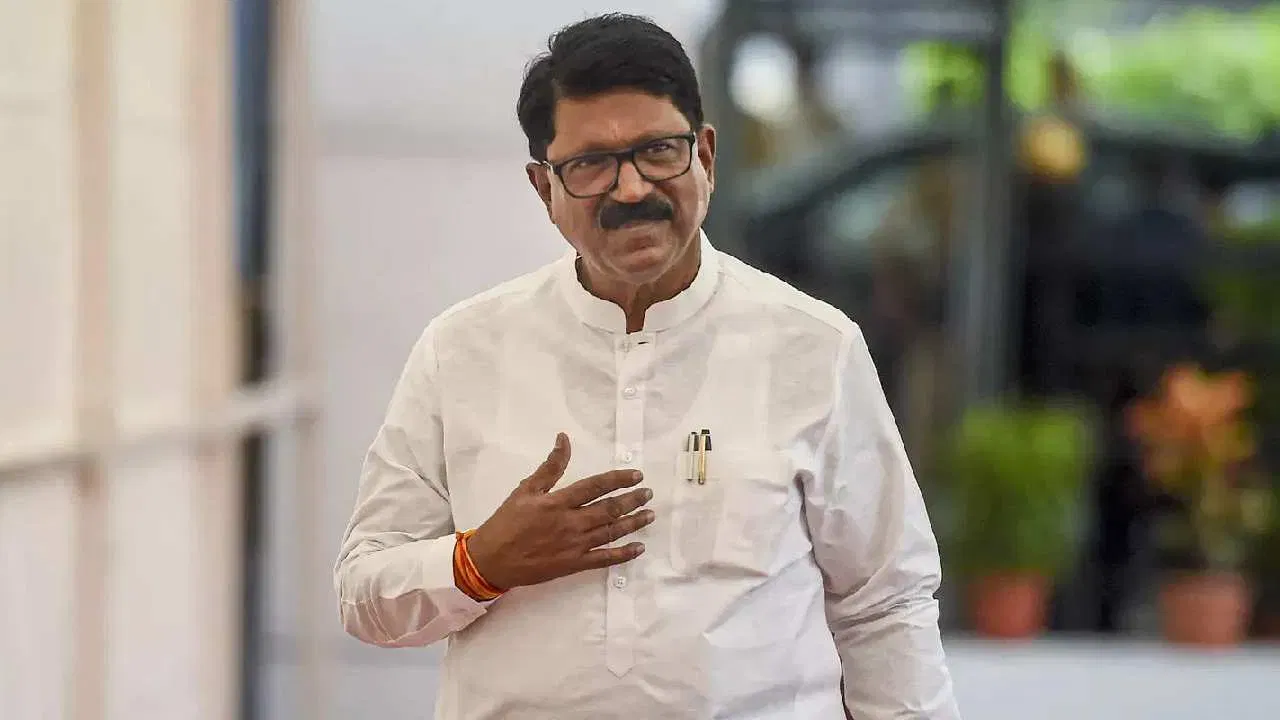 उद्धव ठाकरेंशी गद्दारी? अरविंद सावंत यांनी थेट कागदावर लिहून दिलं… ऑपरेशन टायगरबाबत मोठी अपडेट