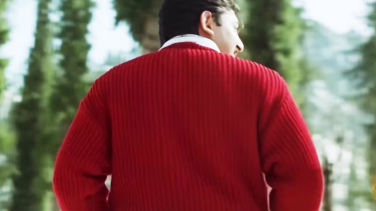 90 च्या दशकात हिंदी आणि दक्षिण भारतीय चित्रपटसृष्टीत अनेक मोठे सुपरस्टार्स राज्य करत होते. गोविंदा, शाहरुख खान, सलमान खान आणि रजनीकांत यांसारख्या दिग्गजांमध्ये एक नवीन चेहरा उदयास आला आणि त्याने आपल्या वेगळ्या स्टाइलमुळे प्रेक्षकांच्या मनावर राज्य केलं. 