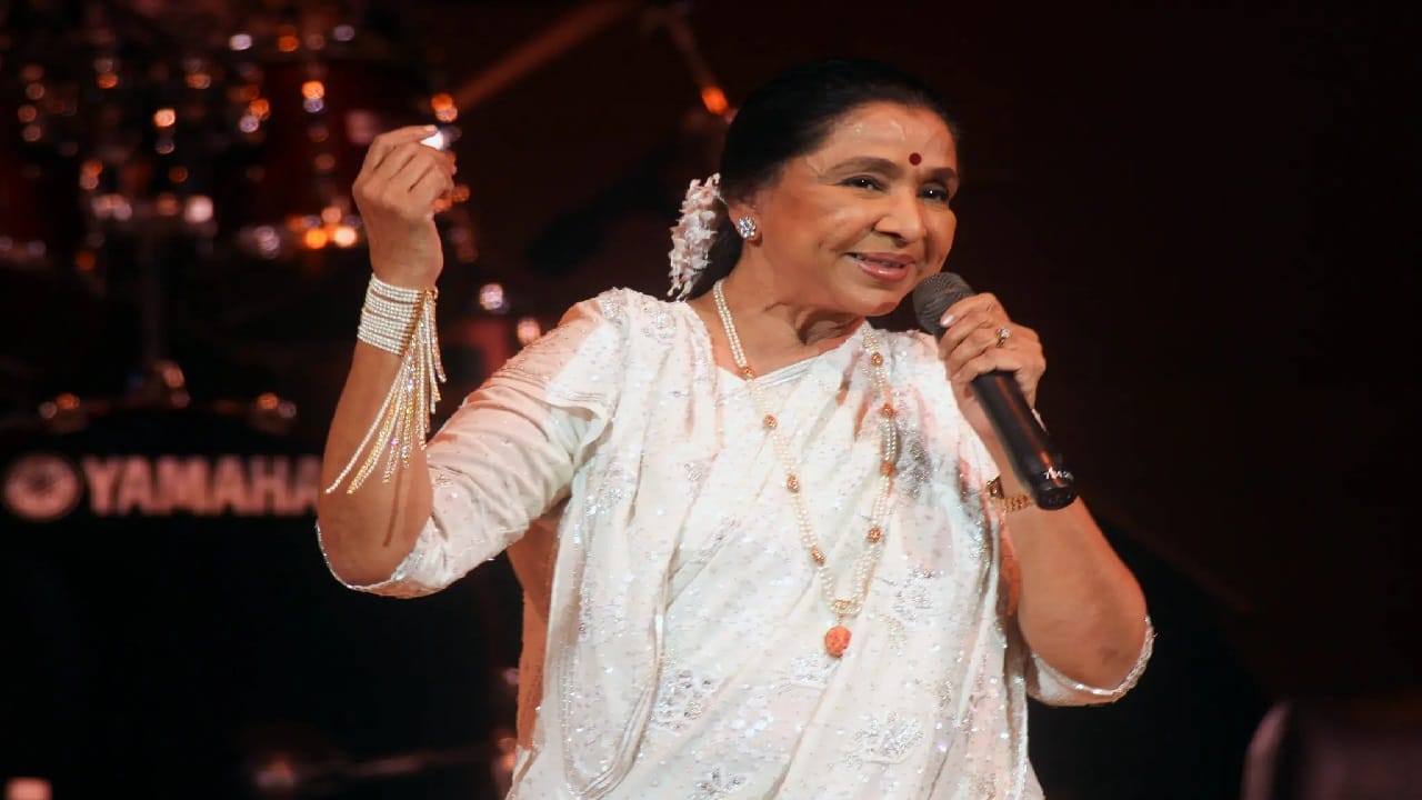 Asha Bhosale : प्रचंड नाजूक होती त्यांची परिस्थिती..., कसे होते आशा ताईंचे शेवटचे क्षण? आठवणीत भावूक मुमताज... Asha Bhosale : प्रचंड नाजूक होती त्यांची परिस्थिती..., कसे होते आशा ताईंचे शेवटचे क्षण? आठवणीत भावूक मुमताज...