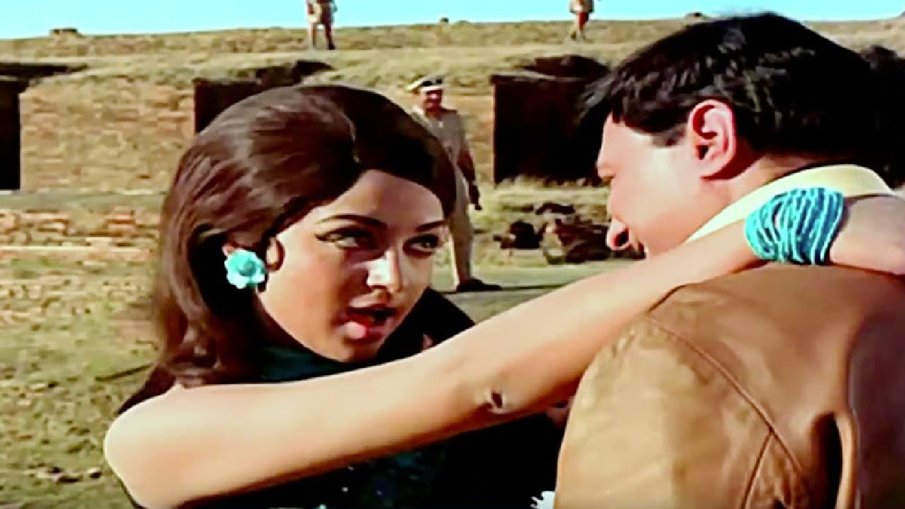 56 वर्षांपूर्वी आलेलं क्लासिक रोमँटिक गाणं 'ओ मेरे राजा' आजही संगीतप्रेमींच्या मनात घर करून आहे. हे गाणं 1972 साली प्रदर्शित झालेल्या जॉनी मेरा नाम या चित्रपटातील आहे. 