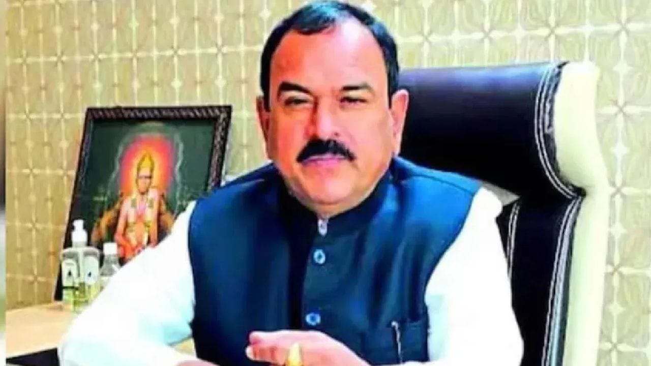 मोठी बातमी! रुपाली चाकणकरांच्या बहिणीच्या अडचणी वाढल्या, खरात प्रकरणात पोलिसांची नोटीस, धक्कादायक माहिती समोर