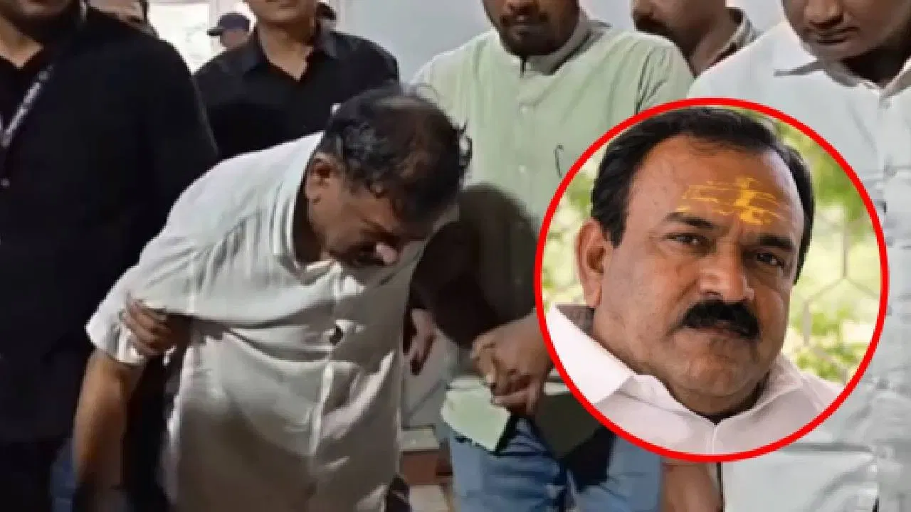 अशोक खरात रात्रीचे जेवण न करता दुपारीच 4 ते 5 या वेळेत जेवण करतो. जेवण करताना तो कुणाशी बोलत नाही, तो पूर्णपणे शांत असतो.  