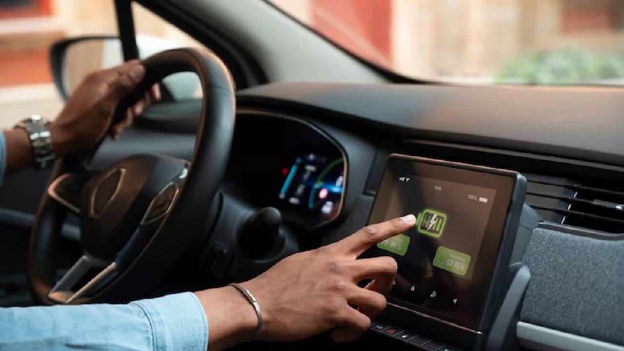 सुरक्षित प्रवासासाठी कारमधील ‘अँड्रॉइड ऑटो’ आणि ‘ॲपल कारप्ले’चे स्मार्ट फायदे, जाणून घ्या वापरण्याची पद्धत