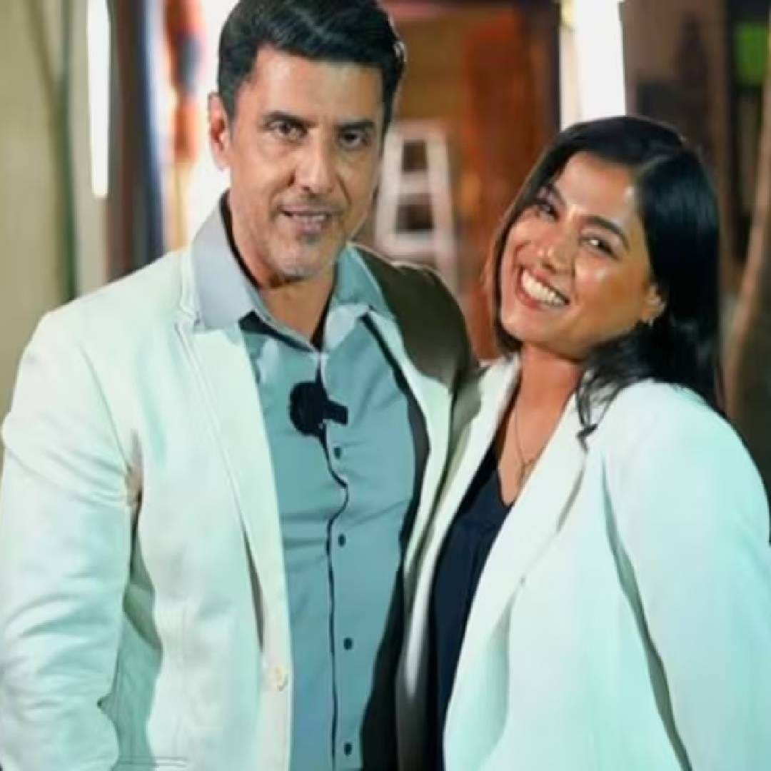 बबलूचं पहिलं लग्न 1994 मध्ये बीनासोबत झालं होतं. परंतु 28 वर्षांच्या संसारानंतर 2022 मध्ये त्यांनी घटस्फोट घेतला. या घटस्फोटानंतर बबलूच्या आयुष्यात शीतल आली. वयातील फरकामुळे हे नातं चर्चेत आलं होतं. जेव्हा बबलूने सोशल मीडियावर शीतलसोबतचं नातं जाहीर केलं, तेव्हा अनेकांनी त्यावर प्रतिक्रिया देत आश्चर्य व्यक्त केलं होतं. 
