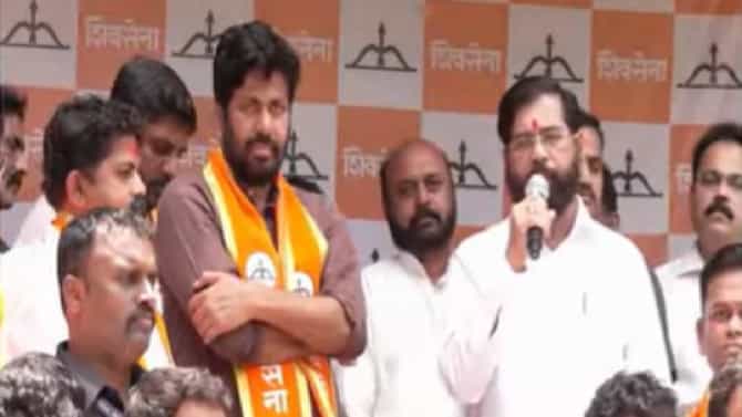 Eknath Shinde : शिवसेनेत प्रवेश करताना एकनाथ शिंदे यांनी बच्चू कडूंना दिला महत्वाचा शब्द, मी कधीही तुमच्या..