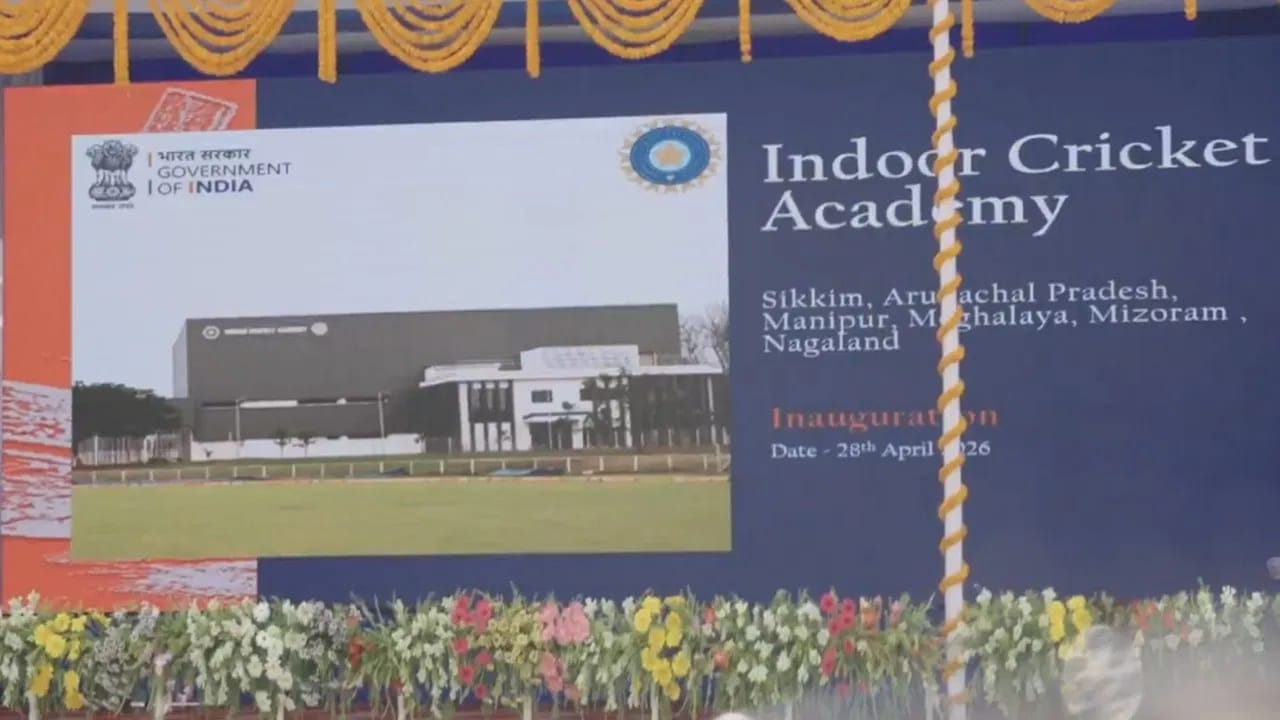 तसेच मणिपूर व्यतिरिक्त अरुणाचल प्रदेश, सिक्कीम, मेघालय आणि नागालँडमध्येही बीसीसीआयकडून इनडोअर क्रिकेट अॅकॅडमीची सुरुवात करण्यात आली आहे. या सुविधांमुळे खेळाडूंना प्रोत्साहन मिळेल. तसेच देशांतर्गत क्रिकेटमध्ये ईशान्य भारतातील खेळाडूंची कामगिरी उंचावेल, असा विश्वास व्यक्त करण्यात आला. (Photo Credit : Bcci)
