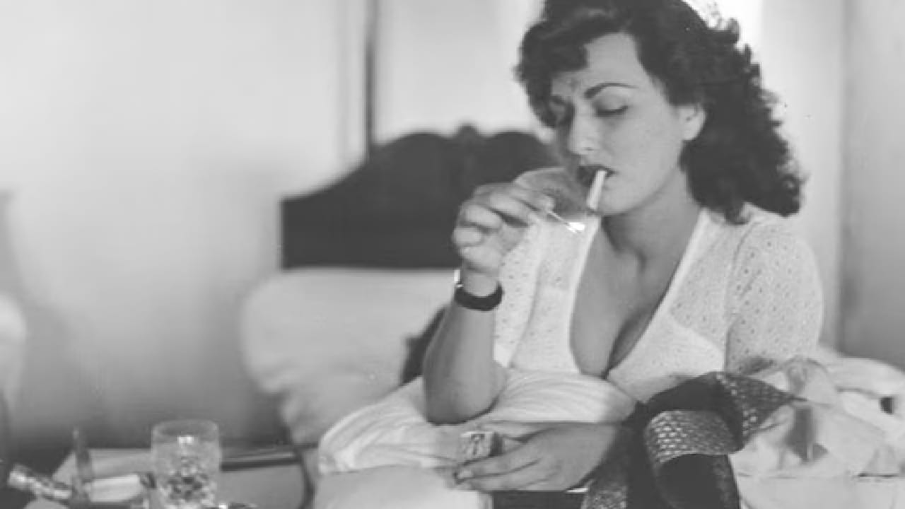 40-50 च्या दशकात जेव्हा ‘बोल्डनेस’ हा शब्दही फारसा प्रचलित नव्हता. त्या काळात या अभिनेत्रीने आपल्या स्टाइलमुळे वेगळी ओळख निर्माण केली. ही अभिनेत्री म्हणजे बेगम पारा.