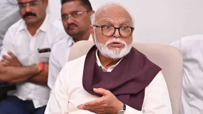 हेलिकॉप्टर अपघातावर भुजबळ यांची पहिली प्रतिक्रिया, नेमकं काय घडलं?