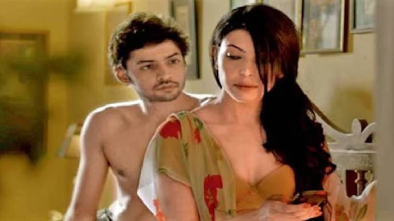 साल २०१३ मध्ये आलेल्या चित्रपट 'बीए पास'चे नावही या यादीत समाविष्ट आहे. या चित्रपटात एक कॉलेज बॉय आणि एका स्त्रीच्या संबंधांची कहाणी दाखवली गेली आहे. या चित्रपटात अंतरंग दृश्यांची कमतरता नव्हती. भरभरून बोल्ड सीन दिले गेले होते.