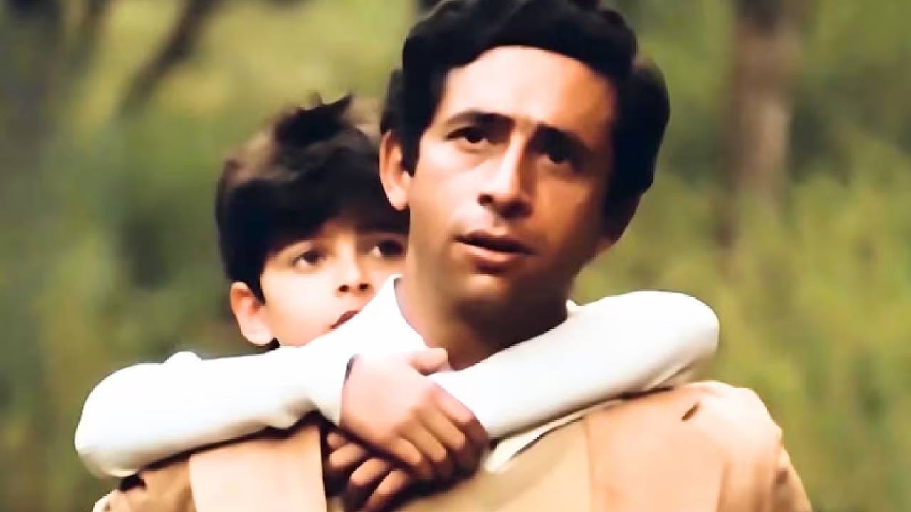 त्यामुळेच या गाण्यांचे स्थान लोकांच्या मनात कायम आहे. या गाण्याच्या दोन वेगवेगळ्या आवृत्त्या (वर्जन) आल्या होत्या. एक 'मेल वर्जन' होते, जे अनुप घोषाल यांनी गायले होते आणि दुसरे 'फीमेल वर्जन', जे स्वरसम्राज्ञी लता मंगेशकर यांनी गायले होते. तसेच, याला आर. डी. बर्मन यांनी संगीत दिले होते आणि याचे भावूक शब्द गुलजार यांनी लिहिले होते. या गाण्यात जीवनाबद्दल तक्रार करण्याऐवजी, जीवन समजून घेण्याची आणि त्याचा स्वीकार करण्याची भावना दिसून येते. १९८४ मध्ये या गाण्यासाठी गुलजार यांना फिल्मफेअर पुरस्कारही मिळाला होता.