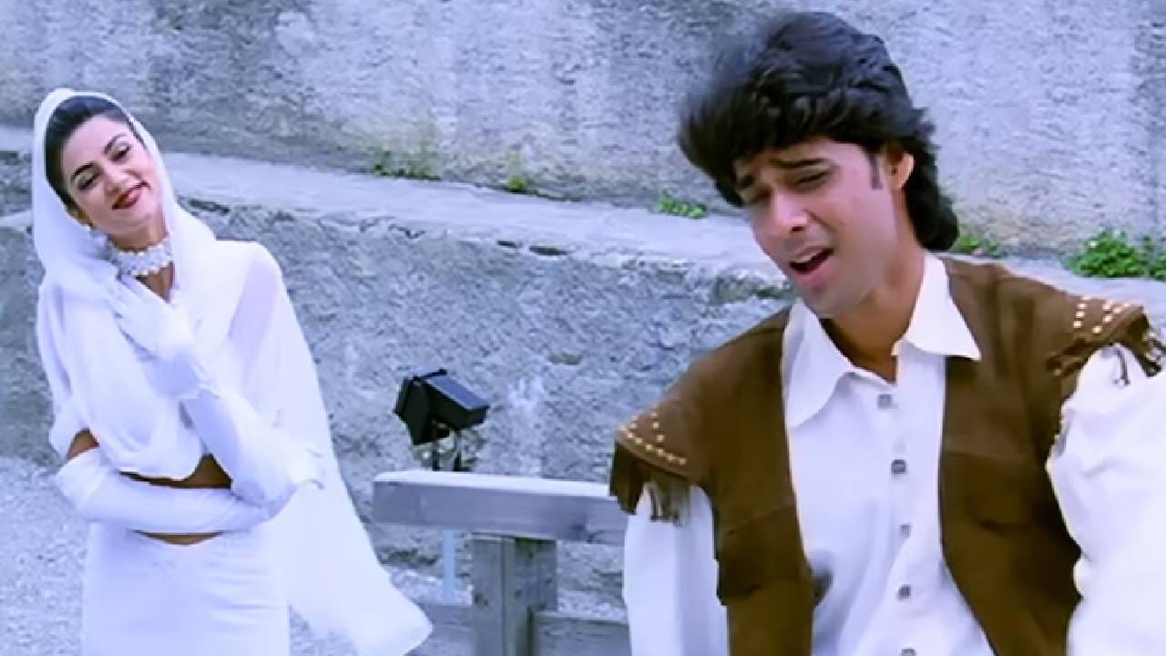 ‘जादू भरी आँखों वाली सुनो...’ हे गाणे उदित नारायण यांनी आपल्या खास आवाजात गायले आहे. त्या काळात रोमँटिक गाण्यांसाठी उदित नारायण सर्वाधिक आवडते गायक होते. संगीत राजेश रोशन यांनी दिले होते ज्यांच्या धुनमध्ये एक वेगळीच मिठास असायची. गाण्याचे बोल इंदीवर यांनी लिहिले होते जे अतिशय सोपे आणि मनाला स्पर्श करणारे होते. या गाण्याची खास गोष्ट म्हणजे आजही त्याची सुंदर धून मनाला तेच सुख देते.