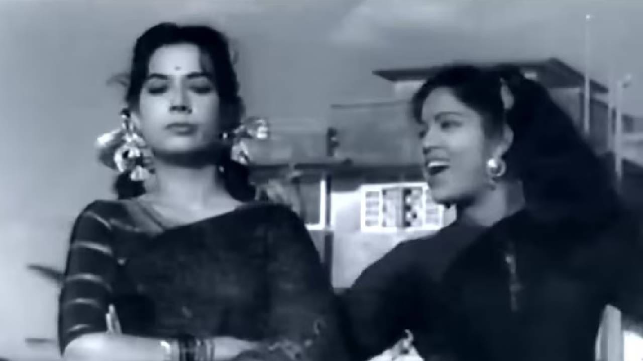 अशाच सदाबहार गीतांमध्ये ‘लेके पहला पहला प्यार’ हे नाव फार खास आहे. हे गाणे 1956 साली रिलीज झालेल्या ‘CID’ या चित्रपटाचा भाग आहे. या गाण्याला मोहम्मद रफी, शमशाद बेगम आणि आशा भोसले यांनी आवाज दिला होता. याची धून प्रसिद्ध संगीतकार ओ.पी. नय्यर यांनी तयार केली होती, तर त्याचे बोल मजरूह सुल्तानपूरी यांनी लिहिले होते, जे आजही लोकांच्या जिभेवर आहेत.