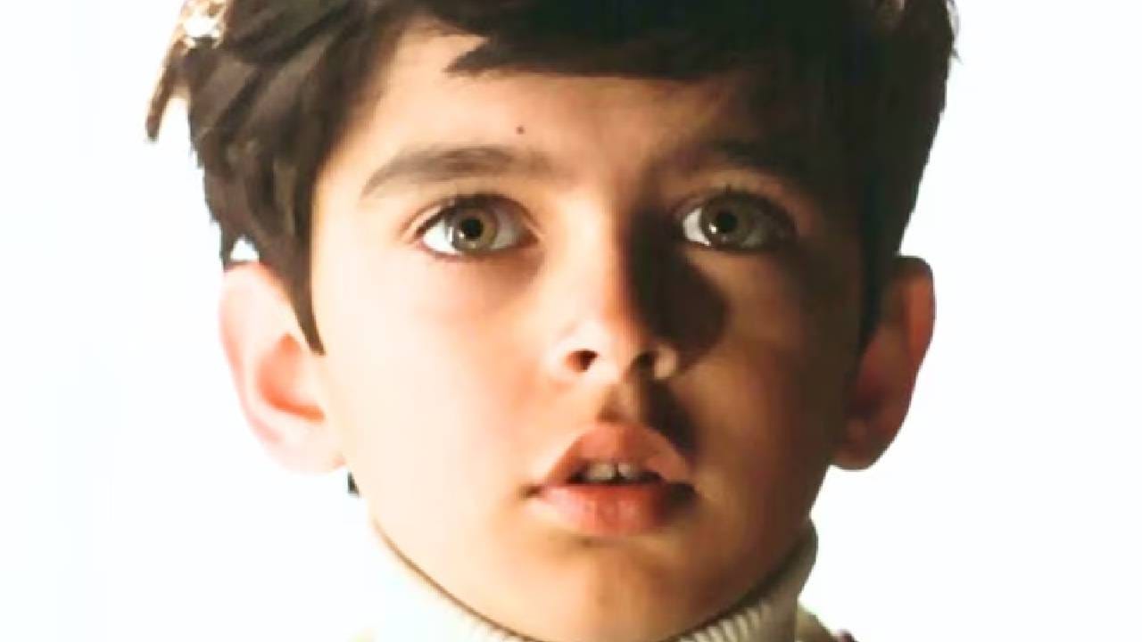 या गाण्याचे शब्द होते ‘तुझसे नाराज नहीं जिंदगी, हैरान हूं मैं, हो हैरान हूं मैं, तेरे मासूम सवालों से परेशान हूं मैं, हो...परेशान हूं मैं’. हे गाणे १९८३ मध्ये प्रदर्शित झालेल्या ‘मासूम’ चित्रपटातील होते, जे नसीरुद्दीन शाह आणि जुगल हंसराज (बालकलाकार म्हणून) यांच्यावर चित्रित करण्यात आले होते. आजही हे गाणे कोट्यवधी लोकांचे आवडते आहे. या गाण्याच्या मेल वर्जनला यूट्यूबवर ११५ दशलक्षाहून अधिक व्ह्यूज मिळाले आहेत, तर फीमेल वर्जनला १२ दशलक्षाहून अधिक व्ह्यूज मिळाले आहेत. आजही हे गाणे अनेकांच्या प्लेलिस्टचा भाग आहे.