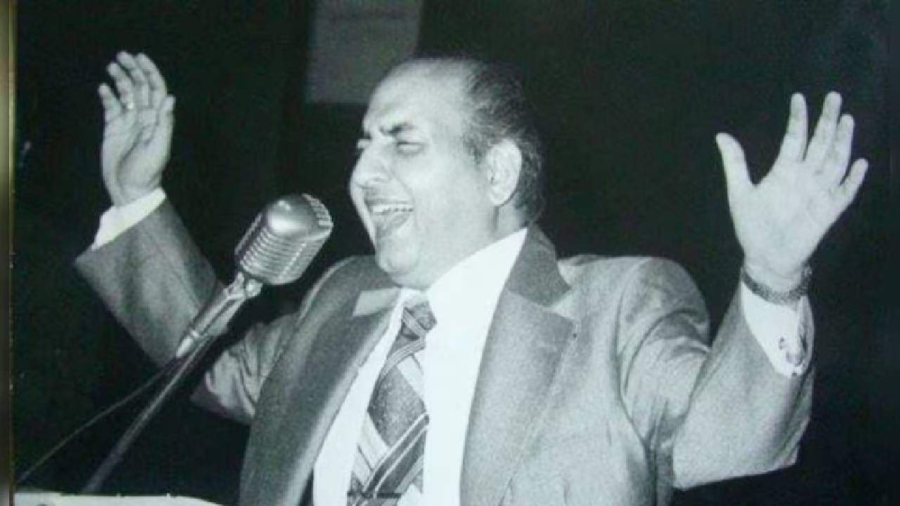 दोन्ही गाण्यांचे बोल प्रसिद्ध कवी हरिंद्रनाथ चट्टोपाध्याय यांनी लिहिले होते, पण ते कोणत्याही चित्रपटात वापरले गेले नव्हते. १९७० मध्ये सारगामा कंपनीने ‘Although We Hail from Different Lands’ हे गाणे रिलीज केले होते. २०२० मध्ये सारगामाने हे गाणे आपल्या यूट्यूब चॅनेलवर उपलब्ध केले. या गाण्यातील ओळी आजही मनाला स्पर्श करतात. “आम्ही वेगवेगळ्या देशांतून येऊ शकतो, पण आपली पृथ्वी, आकाश आणि सूर्य एकच आहे.”