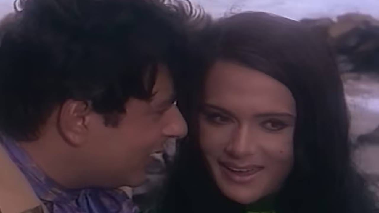 ‘हंसते जख्म’ या चित्रपटाचे दिग्दर्शन चेतन आनंद यांनी केले होते. मुख्य भूमिकेत नवीन निश्चल आणि प्रिया राजवंश होते. याशिवाय बालराज साहनी जीवान आणि नादिरा सारखे दिग्गज कलाकारही होते. हा चित्रपट बॉक्स ऑफिसवर हिट ठरला होता. मुंबईतील कॅपिटल सिनेमात याने 72000 रुपये कमावत रेकॉर्ड ब्रेक कलेक्शन केले होते. हा आकडा त्या काळात मोठा मानला जात होता. या चित्रपटाने प्रेक्षकांचे मन जिंकले आणि आजही तो एक क्लासिक चित्रपट म्हणून ओळखला जातो.