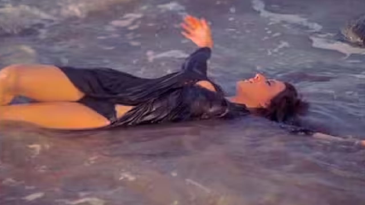 त्यांच्या या अचानक गायब होण्यामागची कारणं आजही स्पष्ट नाहीत आणि त्यामुळेच त्यांच्या कथा अधिकच रहस्यमय बनल्या आहेत. मात्र, काही कलाकार असेही आहेत ज्यांनी यशाच्या शिखरावर असतानाच इंडस्ट्री सोडली आणि गुमनामीत गेले.