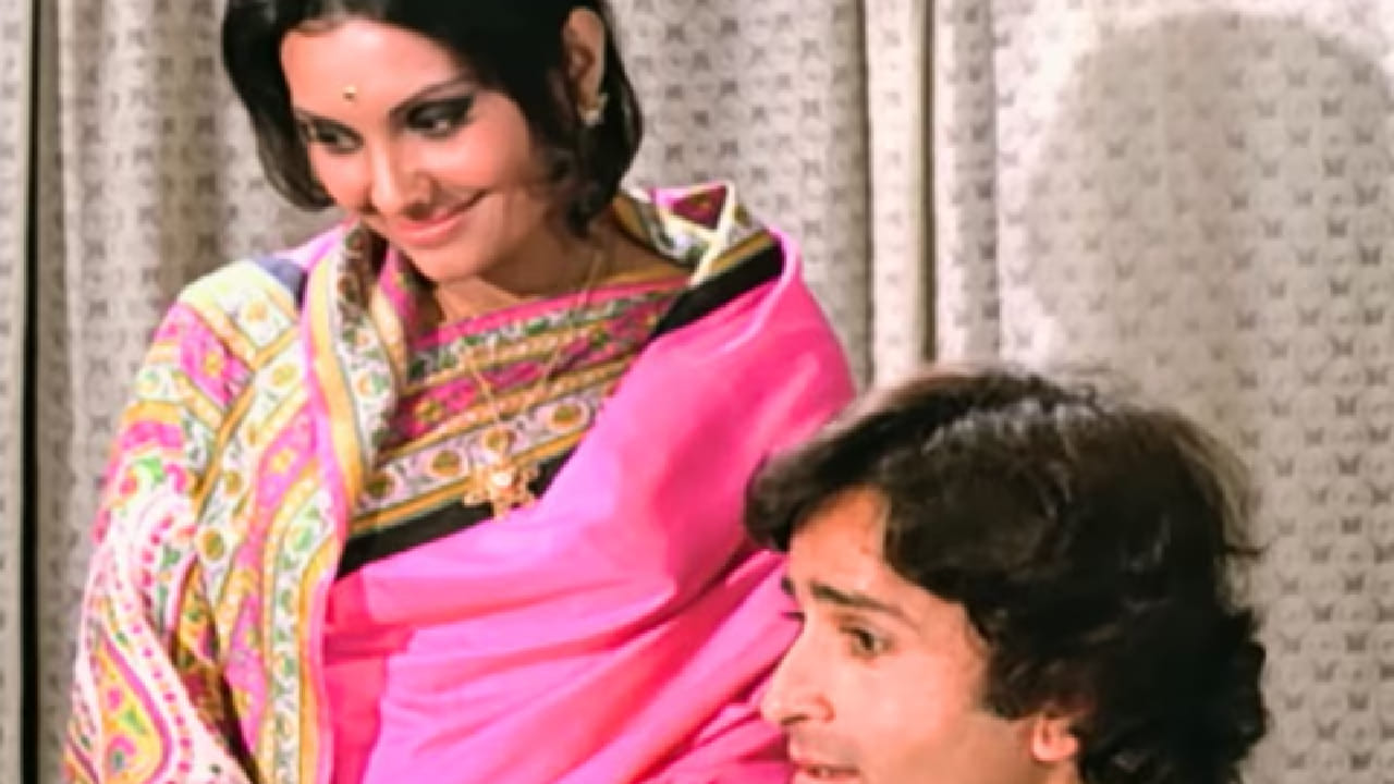 या गाण्याचे दोन वेगवेगळे व्हर्जन आहेत. पुरुष आवाजातलं गाणं महान गायक मुकेश यांनी गायले असून त्यांचा आवाज अतिशय शांत आणि दिलासा देणारा आहे. तर महिला आवाजातील आवृत्ती सुप्रसिद्ध गायिका लता मंगेशकर यांनी गायली आहे. त्यांच्या मधुर आवाजामुळे गाण्याला आणखी भावनिक गहिराई मिळाली आहे. 