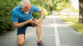 पन्नाशीनंतर व्हिटामिन्स D आणि B12 ची गरज का वाढते ? जाणून घ्या.